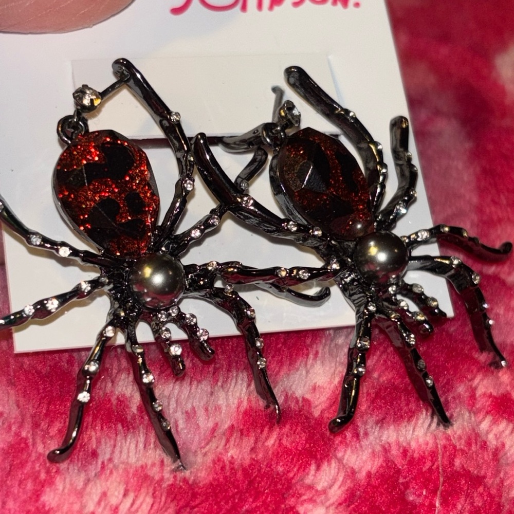 NWT Betsey Johnson,red/black spider earrings great for Halloween - Picture 3 of 12